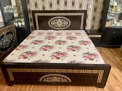 Beautiful bed set without mattress few months used condition 10/10