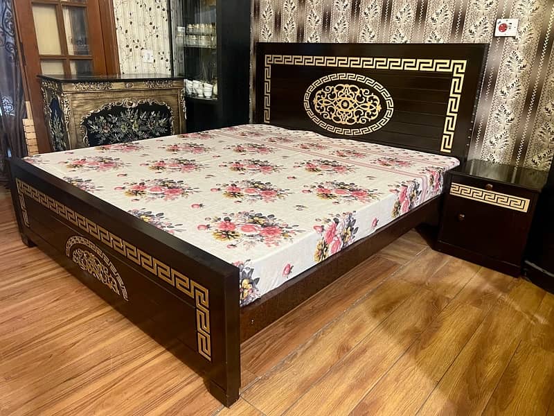 Beautiful bed set without mattress few months used condition 10/10 5