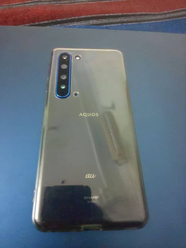 Sharp Aquos r5 4