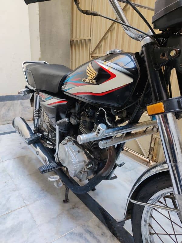 Homda 125  2015 model for sale contact 03485954895 2