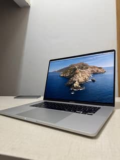 MacBook pro 2019 i9 32/512