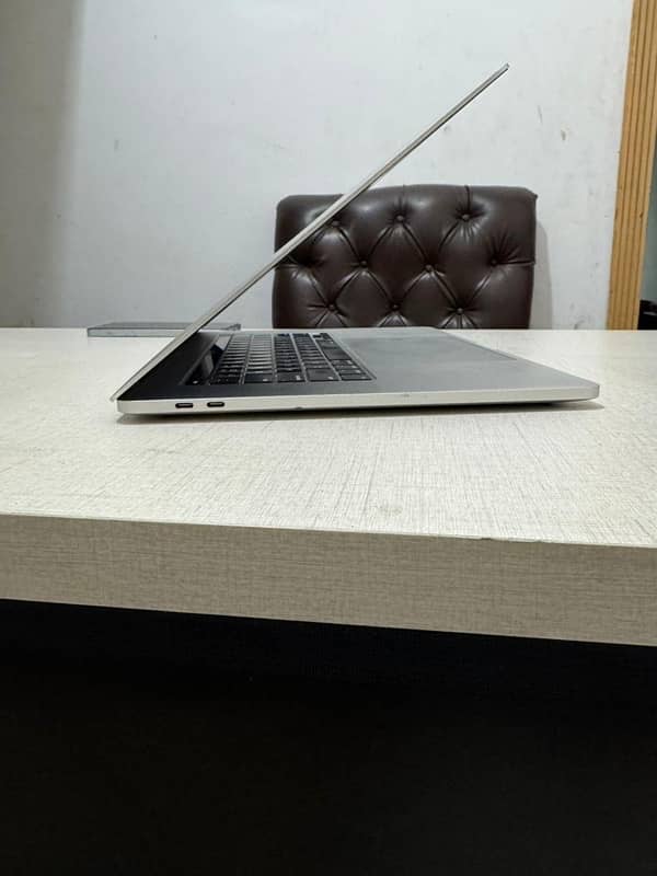 MacBook pro 2019 i9 32/512 2