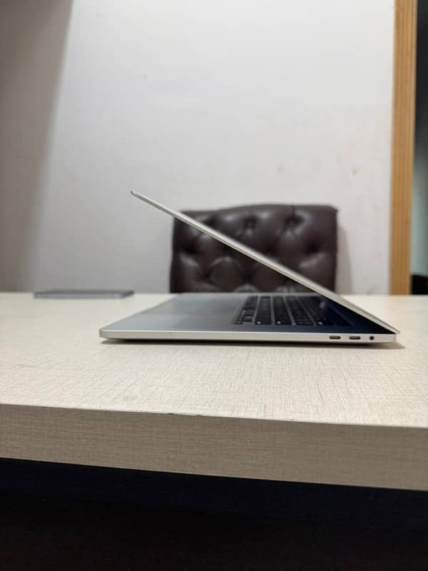 MacBook pro 2019 i9 32/512 3