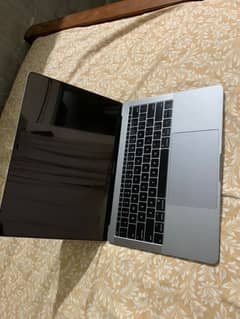 MacBook pro 2017 13inch i5 8/128