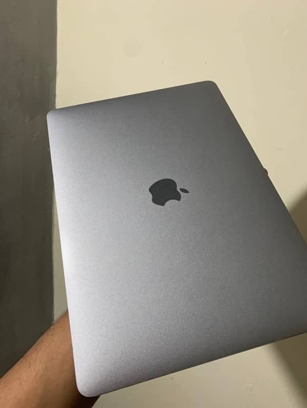 MacBook pro 2017 13inch i5 8/128 5