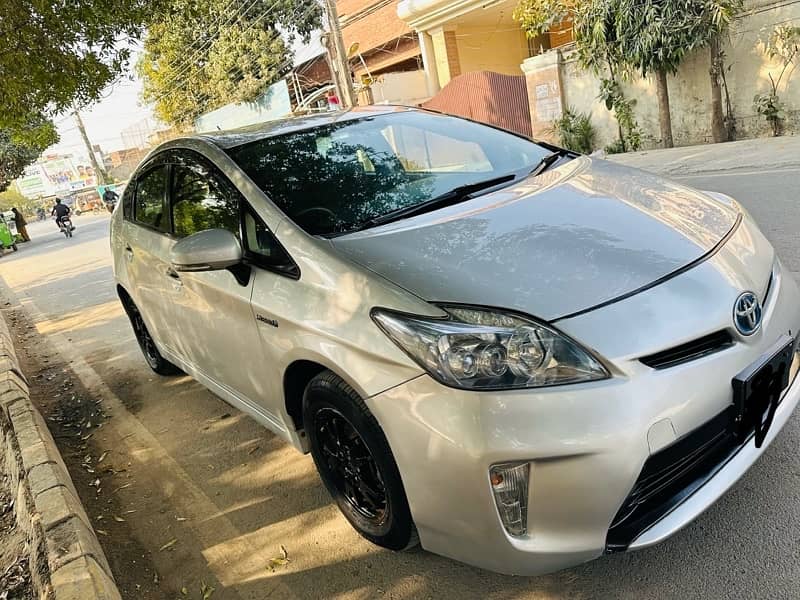 Toyota Prius 2012 model import 2016 4