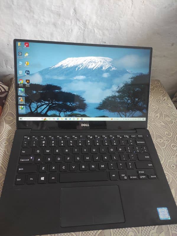 Dell XPS 13 9360 | Core i7 7th generation | 13 inch 3k Touch display 0