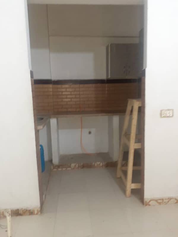 Flat for sale. Al Amin City. 2 Bed Lounge. 4th Floor. 2 Bed Rooms with Attach Bathroom. GALERY , OPEN KITCHEN. KE, GAS METER PRESENT. WEST OPEN, CORNER. 2