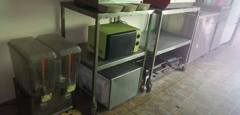 urgent sale restaurant equipment sale Total price for everything 300k 3