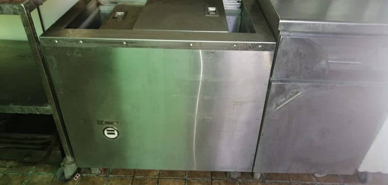 urgent sale restaurant equipment sale Total price for everything 300k 6