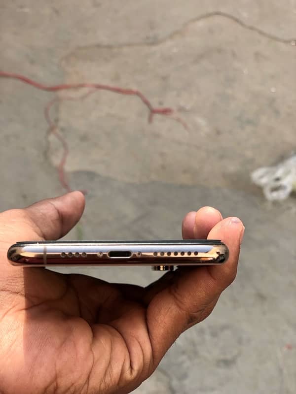 sale iPhone XS Max 2