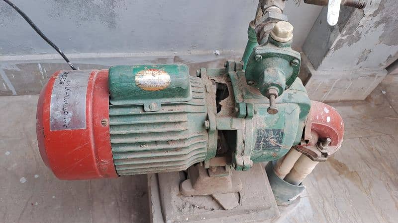 water pump 200 deep bore pa chal rha ha 0