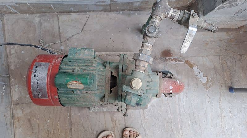 water pump 200 deep bore pa chal rha ha 2