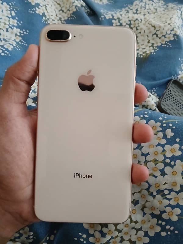 iPhone 8 Plus 1