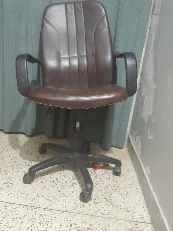 good condition office chair ha 1