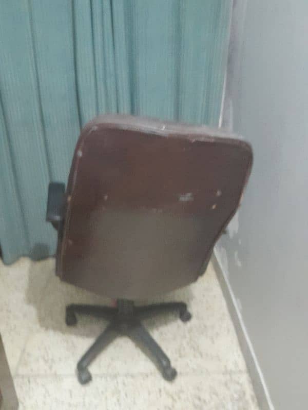 good condition office chair ha 2