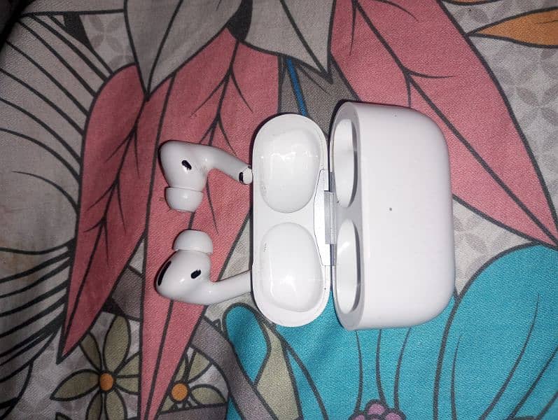 New air pods pro wireless sound boasted condition new colour white 0