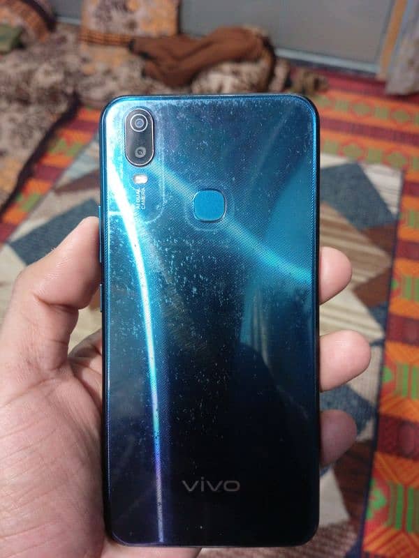 VIVO Y11 & Samsung Galaxy On 7 (2 mobiles) 1