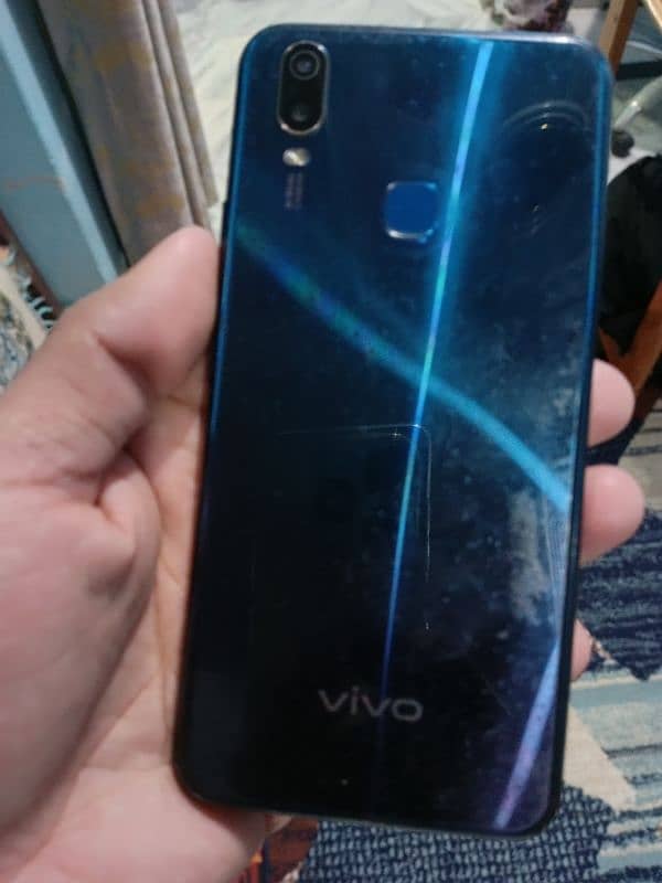 VIVO Y11 & Samsung Galaxy On 7 (2 mobiles) 5