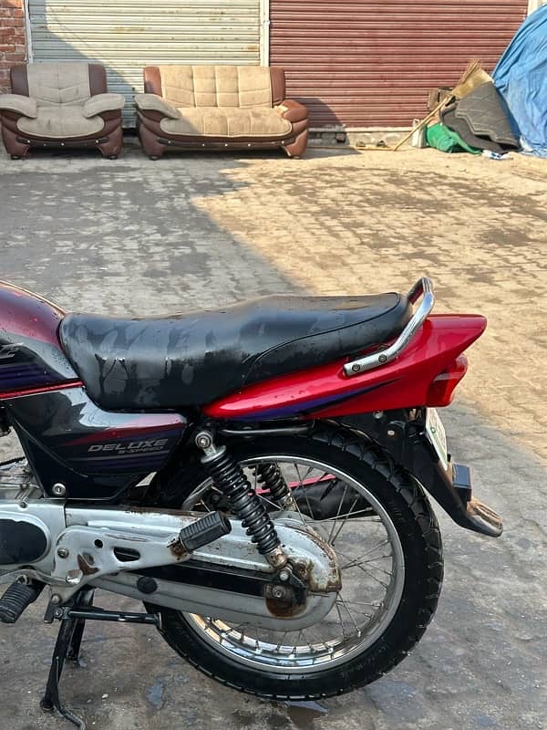 honda deluxe 125  red colour kick start  brand new condition 2