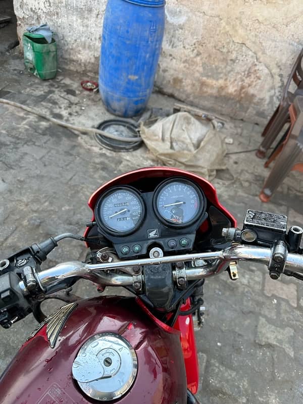 honda deluxe 125  red colour kick start  brand new condition 3