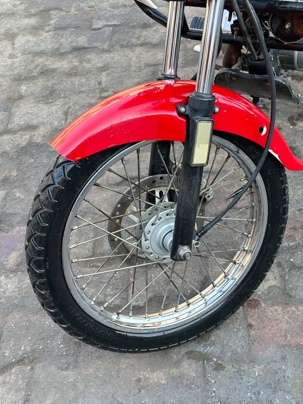 honda deluxe 125  red colour kick start  brand new condition 5