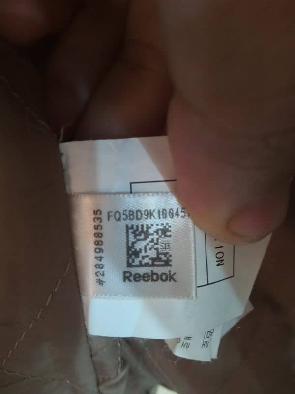 "Reebok Classic M Size Jacket For Sale - Excellent Condition!" 3