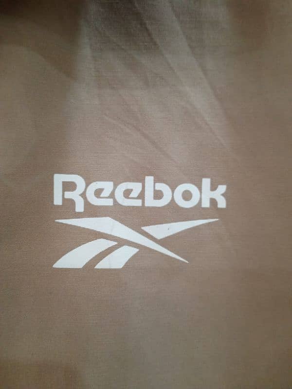 "Reebok Classic M Size Jacket For Sale - Excellent Condition!" 4