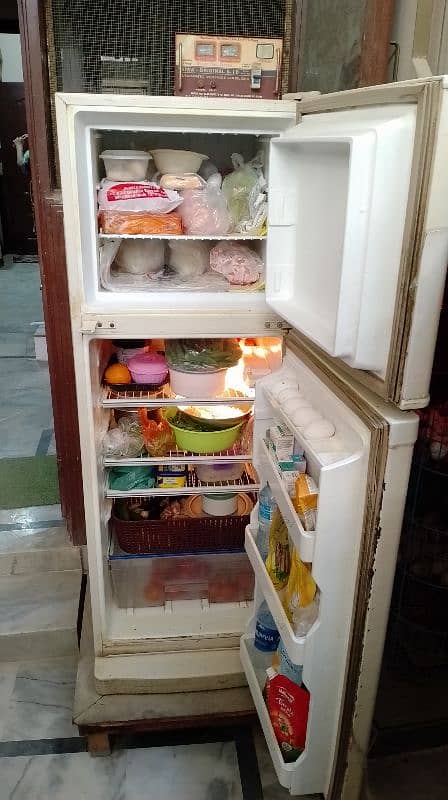 Dawlance Refrigerator in good condition contact # 03142109228 3