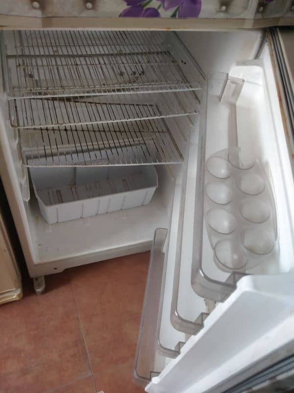 Dawlanc fridge for sale very good condition 1