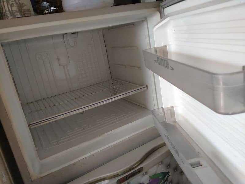 Dawlanc fridge for sale very good condition 3