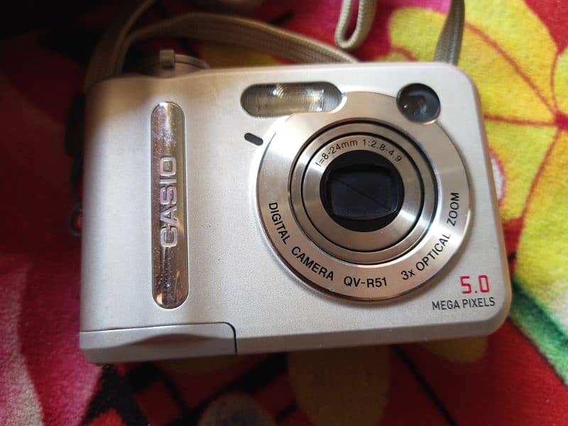 Casio camera 5.0 mega Pixel zoom 1