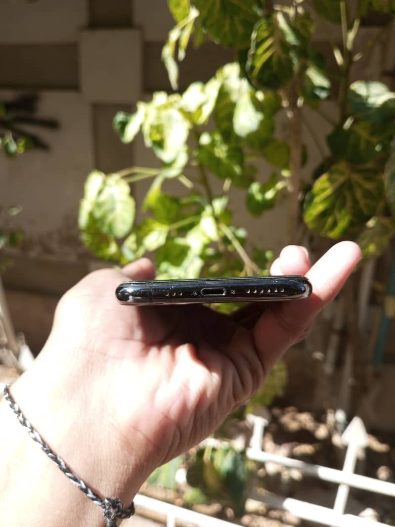 Apple iPhone XS 3