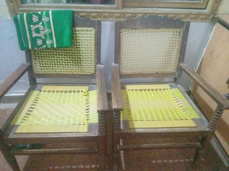 3 wood chairs bilkul one mnth phalay h new baan banwai hai 1