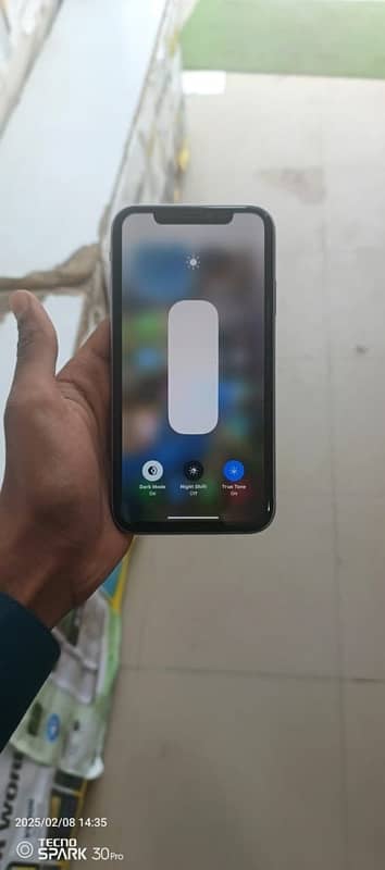 iphone 11 64gb 10/9 condition factory unlock 2