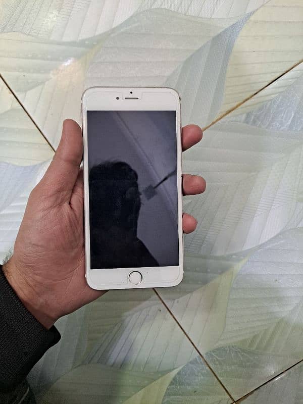 iphone 6s plus for sale read add kindly fixed price 3