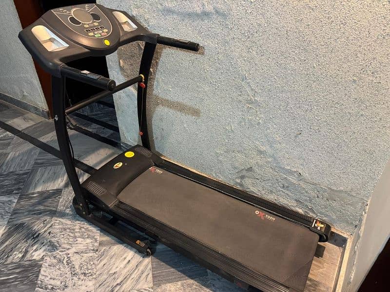 Treadmill for sale Electric 500 Watts 140KG belt like new 0