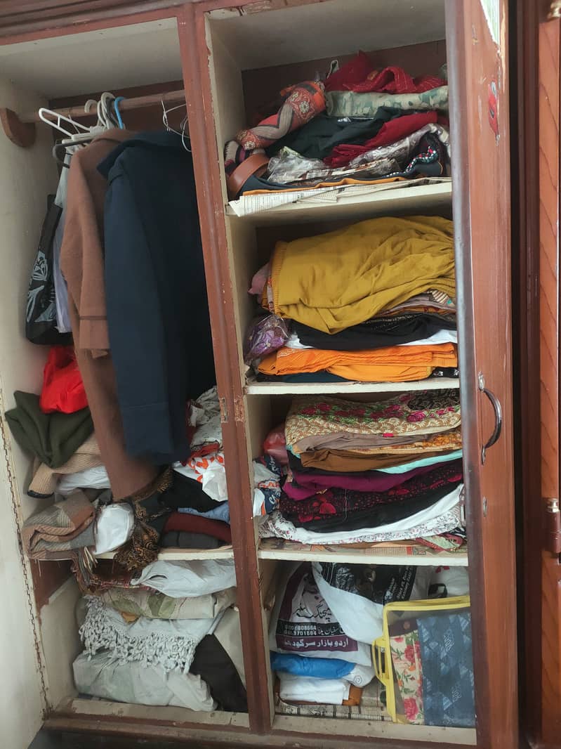 Almari , wardrobe, lakri ki almari, kapry rakhny ku liy, cupboard 0