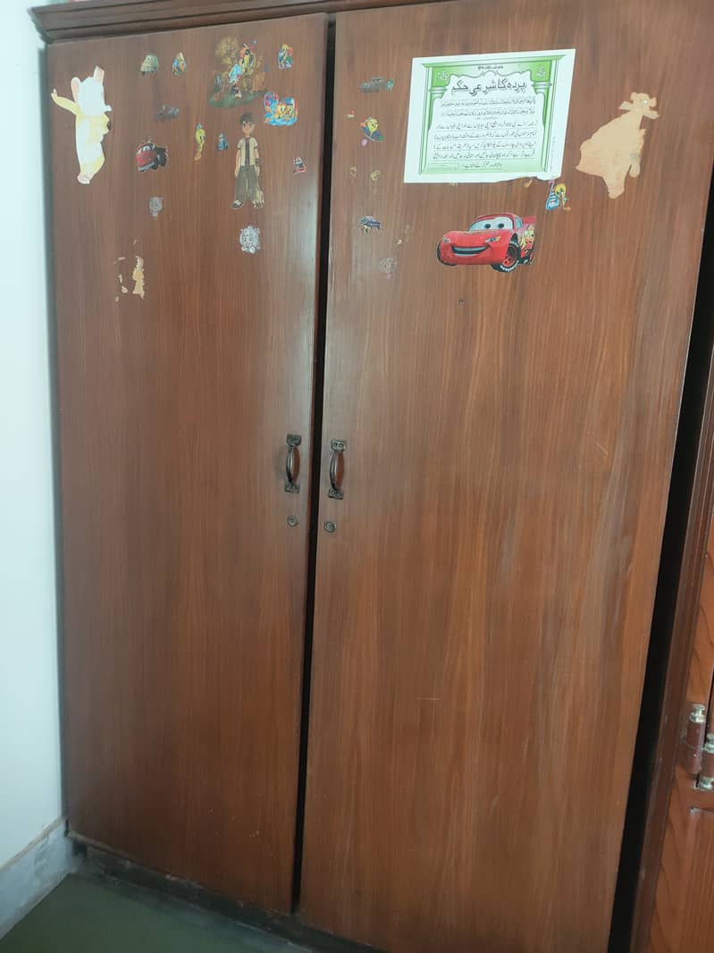 Almari , wardrobe, lakri ki almari, kapry rakhny ku liy, cupboard 1