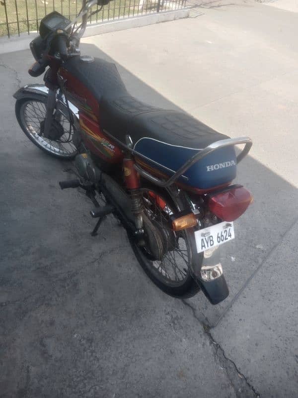 Honda bike in excellent condition 1