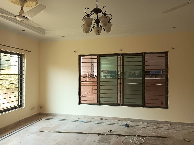 one Canal 3 bedroom ground portion for rent demand 150000 Prime location 0