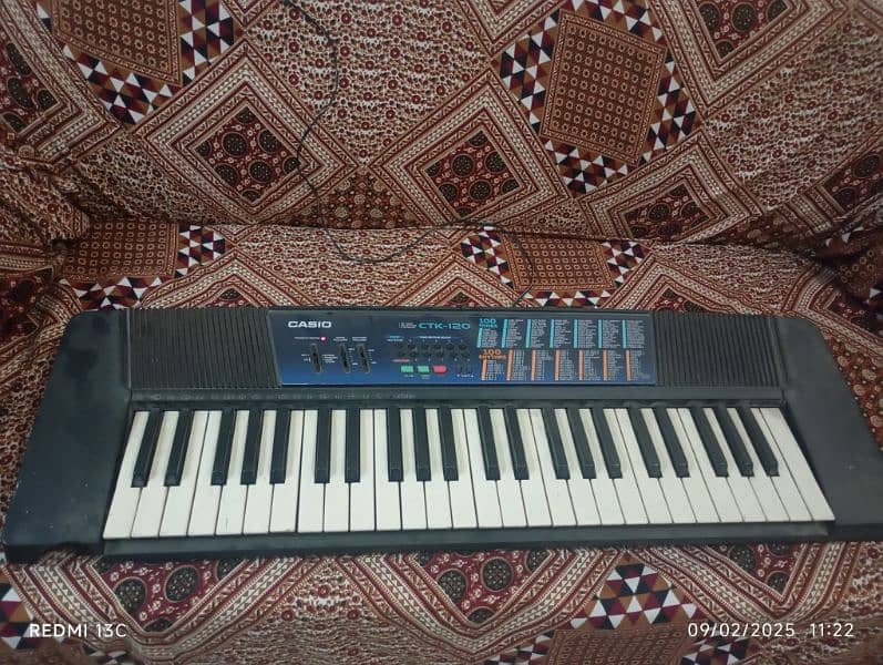 Electric piano in very good condition ph#  03206076037 0