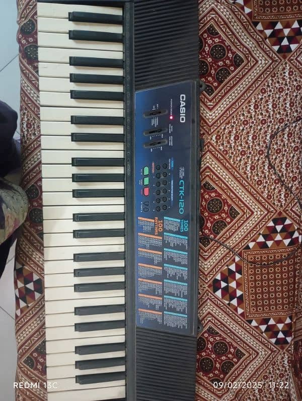 Electric piano in very good condition ph#  03206076037 1