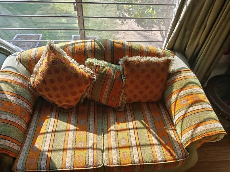 Sofa set with curtain 2