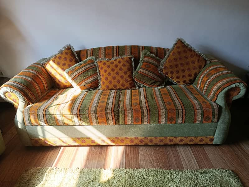 Sofa set with curtain 3