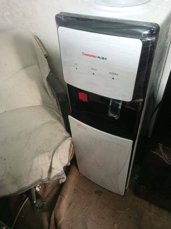 good condition water dispenser 1