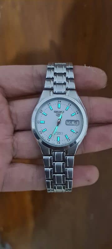 Seiko 5 Automatic gents wrist watch 21  jewels Glass back 12