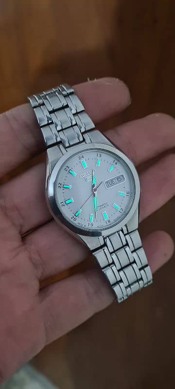 Seiko 5 Automatic gents wrist watch 21  jewels Glass back 13