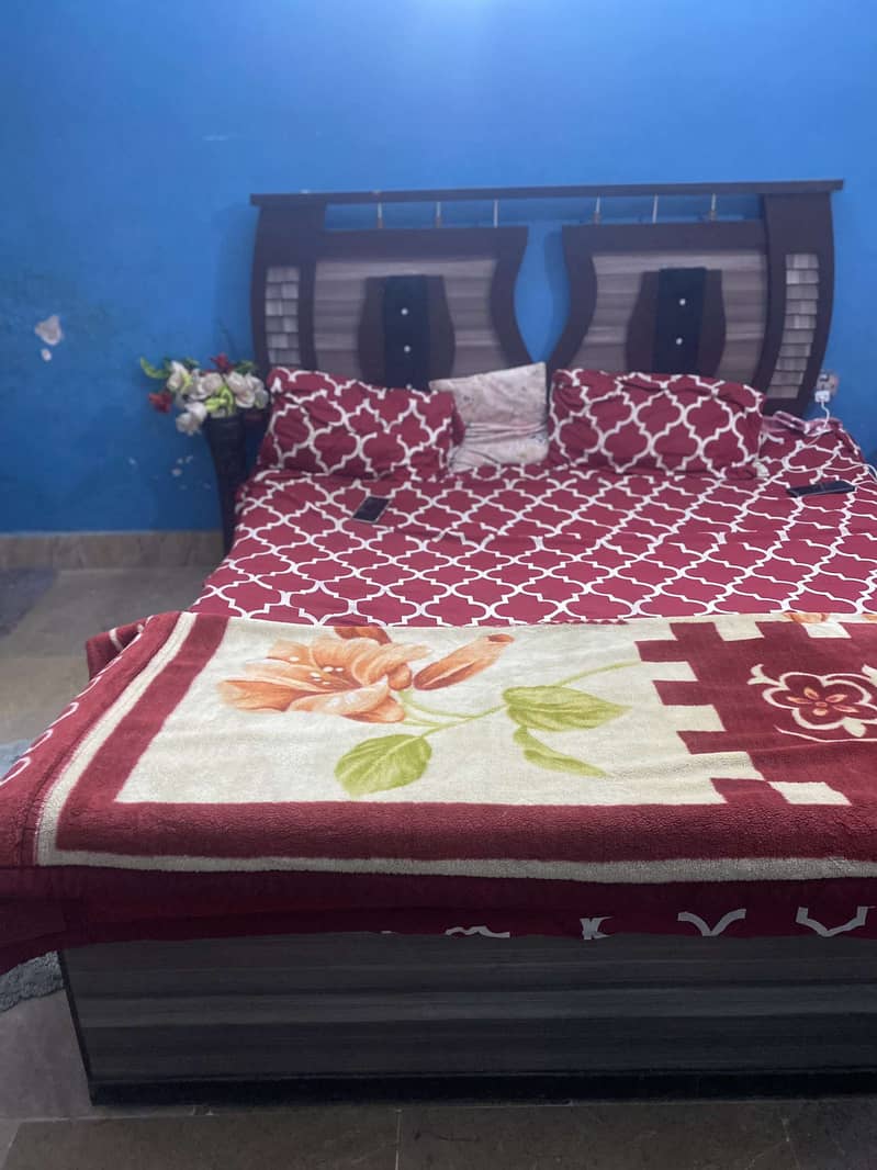 king size Bed with almari 1