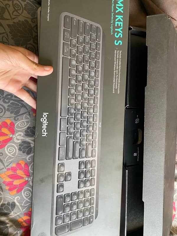 Logitech mx keys keyboard 0